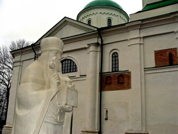 Image - Kaniv Saint George's (Dormition) Cathedral (1144) and the monument to Vsevolod Olhovych.